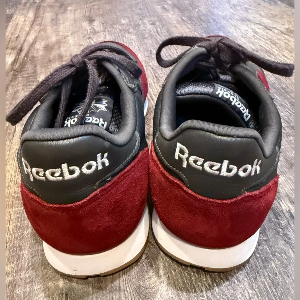 Reebok men’s size 10.5 retro style red and black sneakers